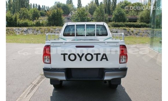 Buy Import Toyota Hilux White Car in Import - Dubai in Iles Buy Import Toyota Hilux White Car in Import - Dubai in Iles