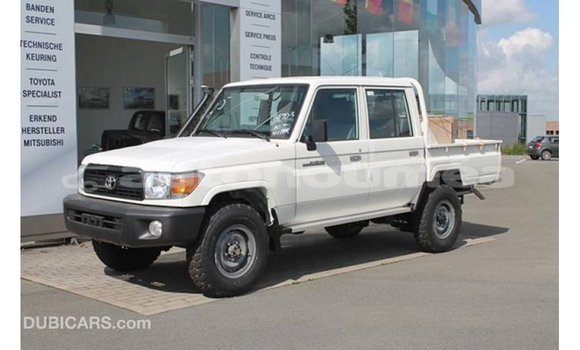 Acheter Import Voiture Toyota Land Cruiser Blanc à Import - Dubai, Iles Acheter Import Voiture Toyota Land Cruiser Blanc à Import - Dubai, Iles