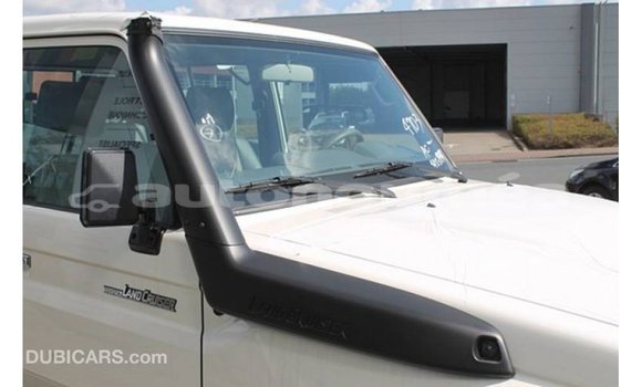 Acheter Import Voiture Toyota Land Cruiser Blanc à Import - Dubai, Iles Acheter Import Voiture Toyota Land Cruiser Blanc à Import - Dubai, Iles