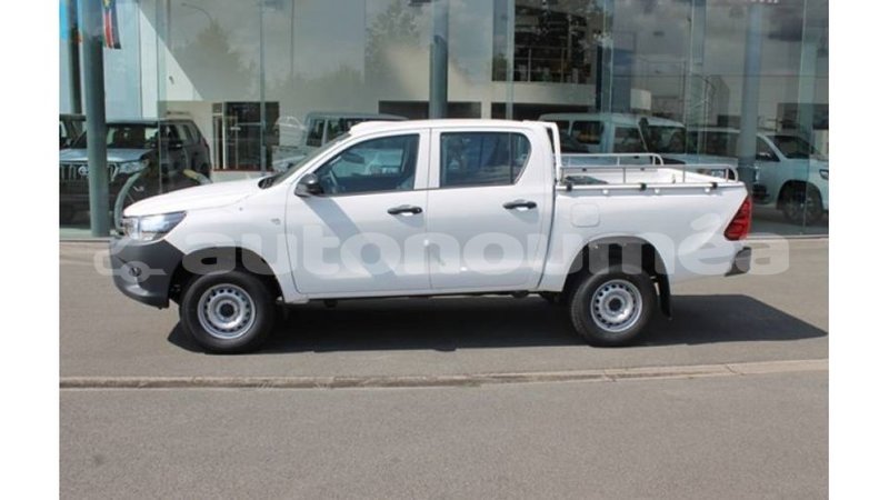 Big with watermark toyota hilux iles import dubai 2684