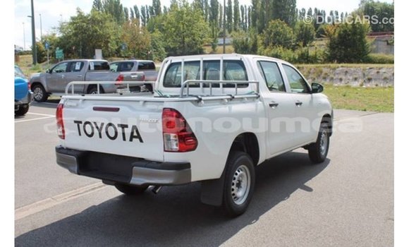 Acheter Import Voiture Toyota Hilux Blanc à Import - Dubai, Iles Acheter Import Voiture Toyota Hilux Blanc à Import - Dubai, Iles