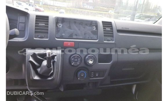 Acheter Import Voiture Toyota Hiace Blanc à Import - Dubai, Iles Acheter Import Voiture Toyota Hiace Blanc à Import - Dubai, Iles