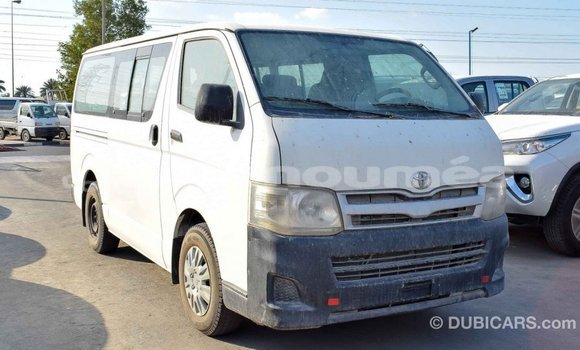 Acheter Import Voiture Toyota Hiace Blanc à Import - Dubai, Iles Acheter Import Voiture Toyota Hiace Blanc à Import - Dubai, Iles