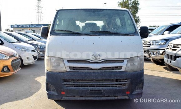 Acheter Import Voiture Toyota Hiace Blanc à Import - Dubai, Iles Acheter Import Voiture Toyota Hiace Blanc à Import - Dubai, Iles