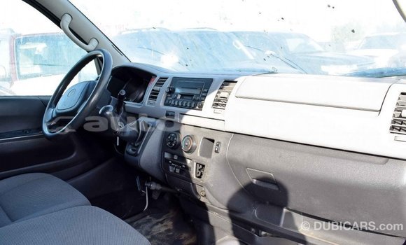 Acheter Import Voiture Toyota Hiace Blanc à Import - Dubai, Iles Acheter Import Voiture Toyota Hiace Blanc à Import - Dubai, Iles
