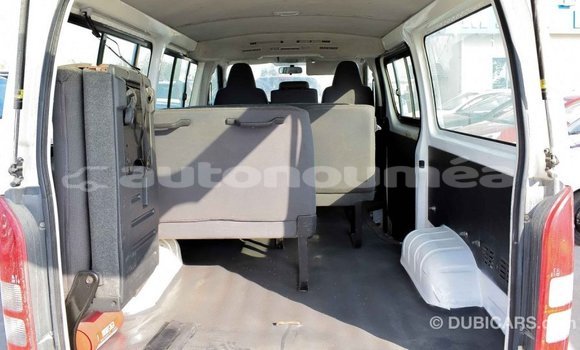 Acheter Import Voiture Toyota Hiace Blanc à Import - Dubai, Iles Acheter Import Voiture Toyota Hiace Blanc à Import - Dubai, Iles