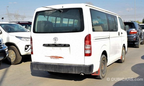 Acheter Import Voiture Toyota Hiace Blanc à Import - Dubai, Iles Acheter Import Voiture Toyota Hiace Blanc à Import - Dubai, Iles