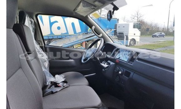 Acheter Import Voiture Toyota Hiace Blanc à Import - Dubai, Iles Acheter Import Voiture Toyota Hiace Blanc à Import - Dubai, Iles