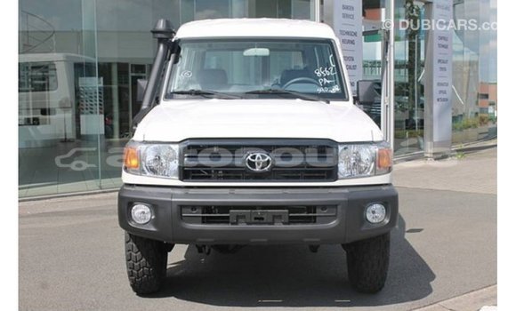 Acheter Import Voiture Toyota Land Cruiser Blanc à Import - Dubai, Iles Acheter Import Voiture Toyota Land Cruiser Blanc à Import - Dubai, Iles