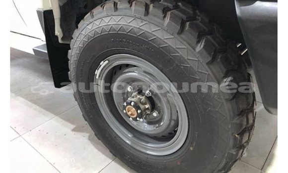 Acheter Import Voiture Toyota Land Cruiser Blanc à Import - Dubai, Iles Acheter Import Voiture Toyota Land Cruiser Blanc à Import - Dubai, Iles