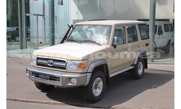 Buy Import Toyota Land Cruiser Beige Car in Import - Dubai in Iles Buy Import Toyota Land Cruiser Beige Car in Import - Dubai in Iles