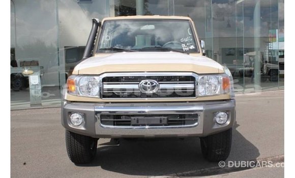 Buy Import Toyota Land Cruiser Beige Car in Import - Dubai in Iles Buy Import Toyota Land Cruiser Beige Car in Import - Dubai in Iles