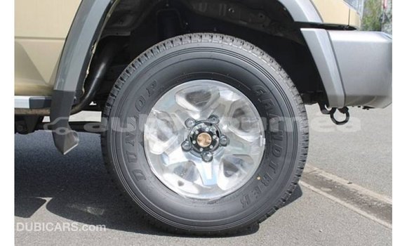 Buy Import Toyota Land Cruiser Beige Car in Import - Dubai in Iles Buy Import Toyota Land Cruiser Beige Car in Import - Dubai in Iles