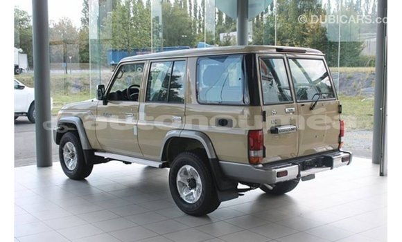 Buy Import Toyota Land Cruiser Beige Car in Import - Dubai in Iles Buy Import Toyota Land Cruiser Beige Car in Import - Dubai in Iles