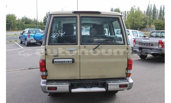 Buy Import Toyota Land Cruiser Beige Car in Import - Dubai in Iles Buy Import Toyota Land Cruiser Beige Car in Import - Dubai in Iles