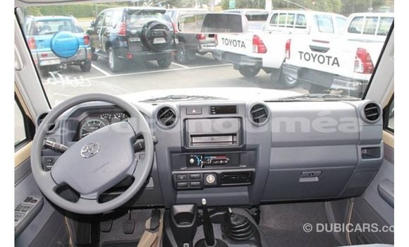 Buy Import Toyota Land Cruiser Beige Car in Import - Dubai in Iles Buy Import Toyota Land Cruiser Beige Car in Import - Dubai in Iles