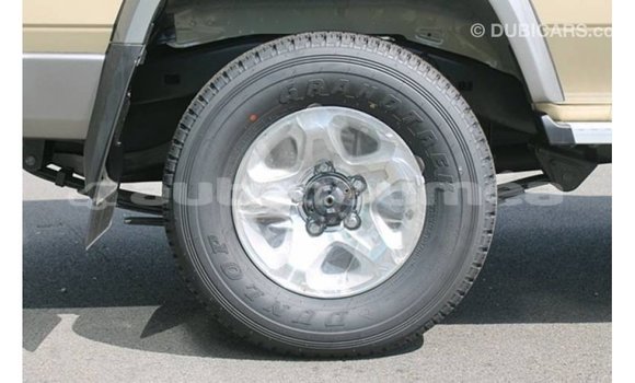 Buy Import Toyota Land Cruiser Beige Car in Import - Dubai in Iles Buy Import Toyota Land Cruiser Beige Car in Import - Dubai in Iles