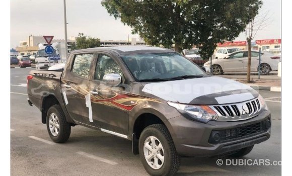 Acheter Import Voiture Mitsubishi L200 Marron à Import - Dubai, Iles Acheter Import Voiture Mitsubishi L200 Marron à Import - Dubai, Iles