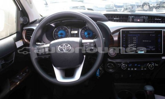 Buy Import Toyota Hilux White Car in Import - Dubai in Iles Buy Import Toyota Hilux White Car in Import - Dubai in Iles