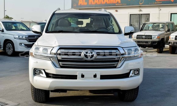 Buy Import Toyota Land Cruiser White Car in Import - Dubai in Iles Buy Import Toyota Land Cruiser White Car in Import - Dubai in Iles