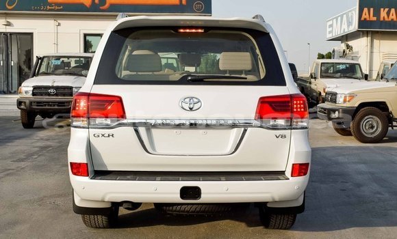 Buy Import Toyota Land Cruiser White Car in Import - Dubai in Iles Buy Import Toyota Land Cruiser White Car in Import - Dubai in Iles