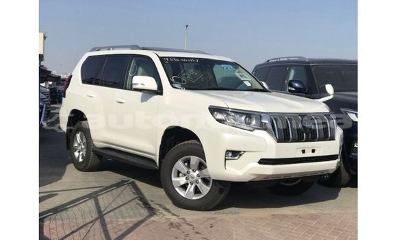 Acheter Import Voiture Toyota Prado Blanc à Import - Dubai, Iles Acheter Import Voiture Toyota Prado Blanc à Import - Dubai, Iles