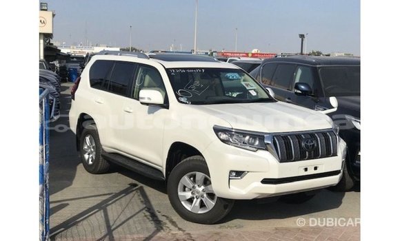 Acheter Import Voiture Toyota Prado Blanc à Import - Dubai, Iles Acheter Import Voiture Toyota Prado Blanc à Import - Dubai, Iles
