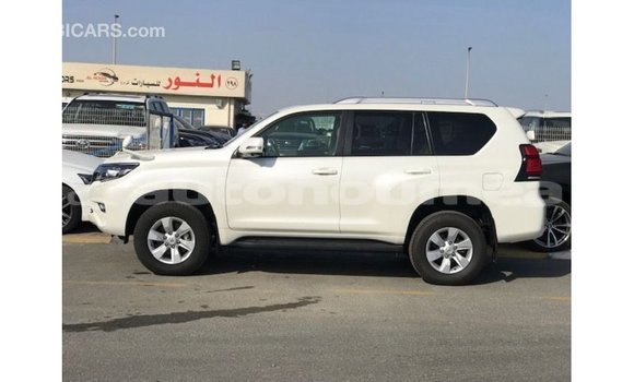 Acheter Import Voiture Toyota Prado Blanc à Import - Dubai, Iles Acheter Import Voiture Toyota Prado Blanc à Import - Dubai, Iles