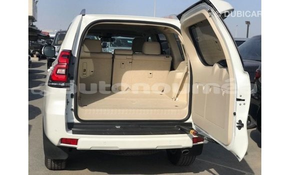 Acheter Import Voiture Toyota Prado Blanc à Import - Dubai, Iles Acheter Import Voiture Toyota Prado Blanc à Import - Dubai, Iles