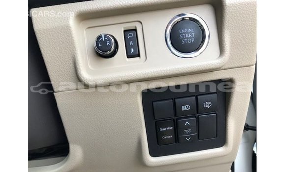 Acheter Import Voiture Toyota Prado Blanc à Import - Dubai, Iles Acheter Import Voiture Toyota Prado Blanc à Import - Dubai, Iles