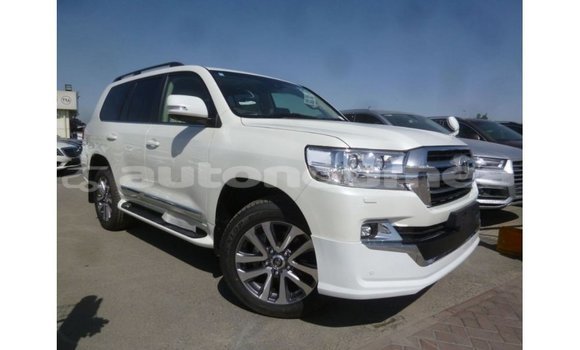 Acheter Import Voiture Toyota Land Cruiser Blanc à Import - Dubai, Iles Acheter Import Voiture Toyota Land Cruiser Blanc à Import - Dubai, Iles