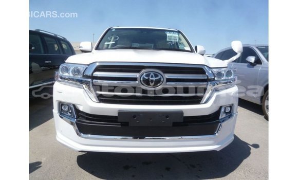 Acheter Import Voiture Toyota Land Cruiser Blanc à Import - Dubai, Iles Acheter Import Voiture Toyota Land Cruiser Blanc à Import - Dubai, Iles