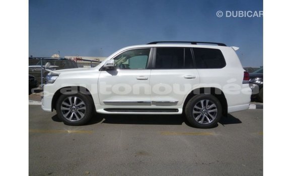 Acheter Import Voiture Toyota Land Cruiser Blanc à Import - Dubai, Iles Acheter Import Voiture Toyota Land Cruiser Blanc à Import - Dubai, Iles