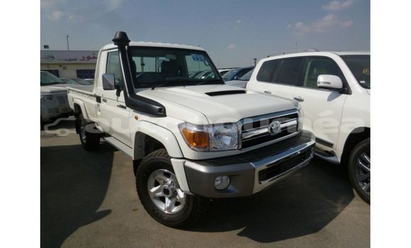 Acheter Import Voiture Toyota Land Cruiser Blanc à Import - Dubai, Iles Acheter Import Voiture Toyota Land Cruiser Blanc à Import - Dubai, Iles