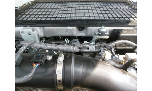 Acheter Import Voiture Toyota Land Cruiser Blanc à Import - Dubai, Iles Acheter Import Voiture Toyota Land Cruiser Blanc à Import - Dubai, Iles