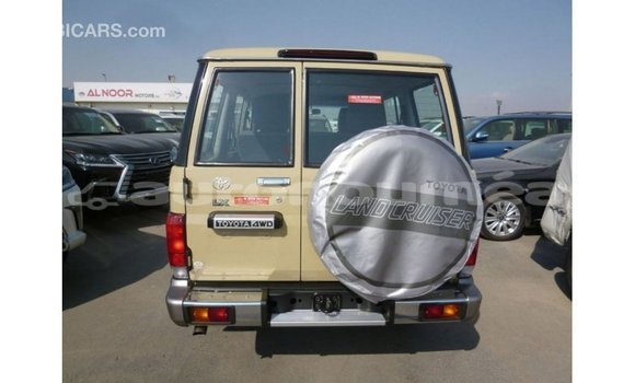 Acheter Import Voiture Toyota Land Cruiser Beige à Import - Dubai, Iles Acheter Import Voiture Toyota Land Cruiser Beige à Import - Dubai, Iles