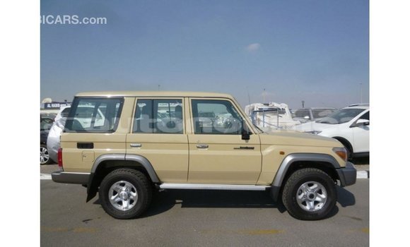Acheter Import Voiture Toyota Land Cruiser Beige à Import - Dubai, Iles Acheter Import Voiture Toyota Land Cruiser Beige à Import - Dubai, Iles