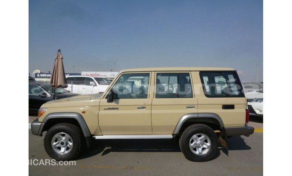 Acheter Import Voiture Toyota Land Cruiser Beige à Import - Dubai, Iles Acheter Import Voiture Toyota Land Cruiser Beige à Import - Dubai, Iles