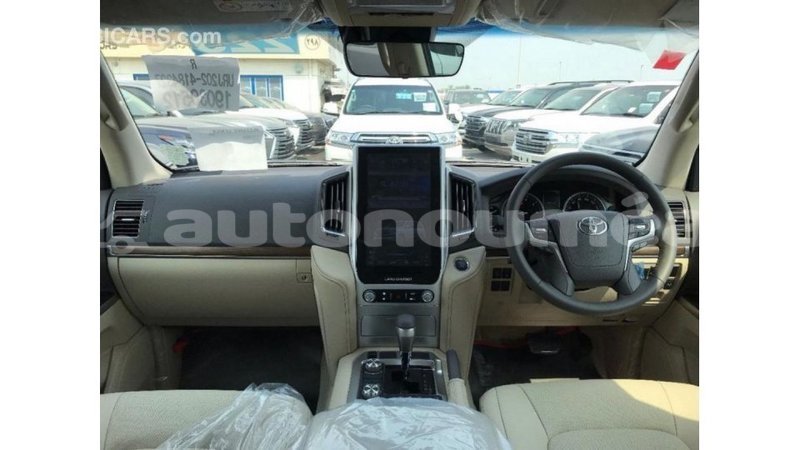 Big with watermark toyota land cruiser iles import dubai 2750