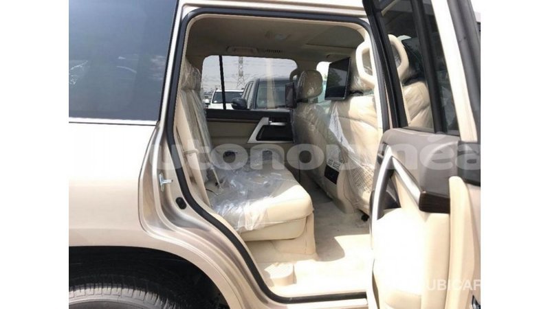 Big with watermark toyota land cruiser iles import dubai 2750