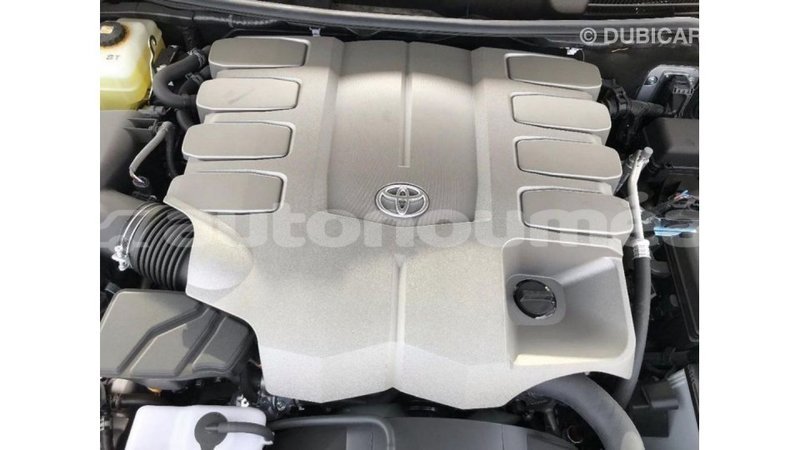 Big with watermark toyota land cruiser iles import dubai 2750