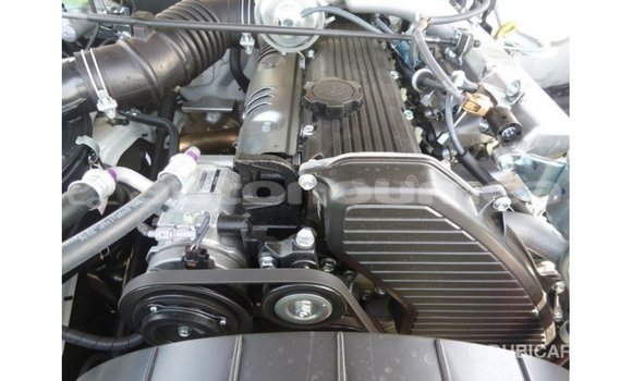 Acheter Import Voiture Toyota Land Cruiser Blanc à Import - Dubai, Iles Acheter Import Voiture Toyota Land Cruiser Blanc à Import - Dubai, Iles