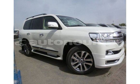 Acheter Import Voiture Toyota Land Cruiser Blanc à Import - Dubai, Iles Acheter Import Voiture Toyota Land Cruiser Blanc à Import - Dubai, Iles