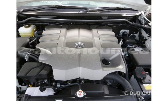 Acheter Import Voiture Toyota Land Cruiser Blanc à Import - Dubai, Iles Acheter Import Voiture Toyota Land Cruiser Blanc à Import - Dubai, Iles