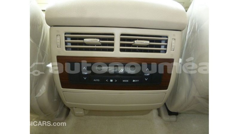 Big with watermark toyota land cruiser iles import dubai 2756
