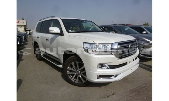 Acheter Import Voiture Toyota Land Cruiser Blanc à Import - Dubai, Iles Acheter Import Voiture Toyota Land Cruiser Blanc à Import - Dubai, Iles