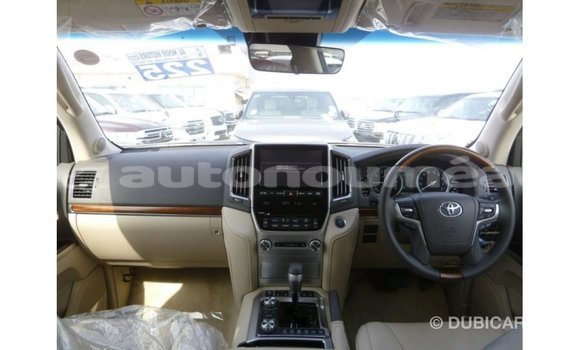 Acheter Import Voiture Toyota Land Cruiser Blanc à Import - Dubai, Iles Acheter Import Voiture Toyota Land Cruiser Blanc à Import - Dubai, Iles