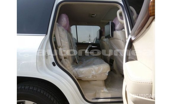 Acheter Import Voiture Toyota Land Cruiser Blanc à Import - Dubai, Iles Acheter Import Voiture Toyota Land Cruiser Blanc à Import - Dubai, Iles