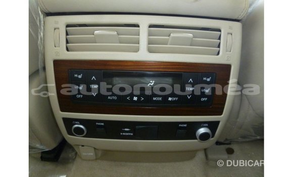 Acheter Import Voiture Toyota Land Cruiser Blanc à Import - Dubai, Iles Acheter Import Voiture Toyota Land Cruiser Blanc à Import - Dubai, Iles