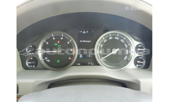 Acheter Import Voiture Toyota Land Cruiser Blanc à Import - Dubai, Iles Acheter Import Voiture Toyota Land Cruiser Blanc à Import - Dubai, Iles